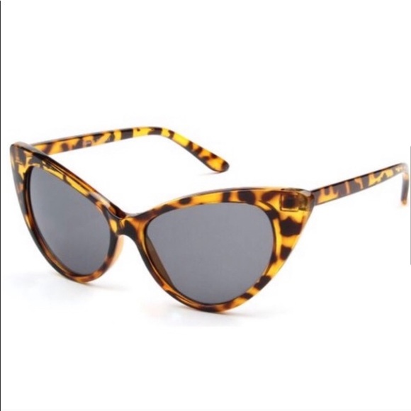 FINAL SALE❗️LAST 1❗️ ‘Lena Luxe’ leopard sunnies - Picture 3 of 9